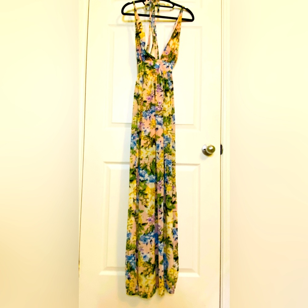Sexy, vamped maxi for your next adventure - Picture 1 of 9